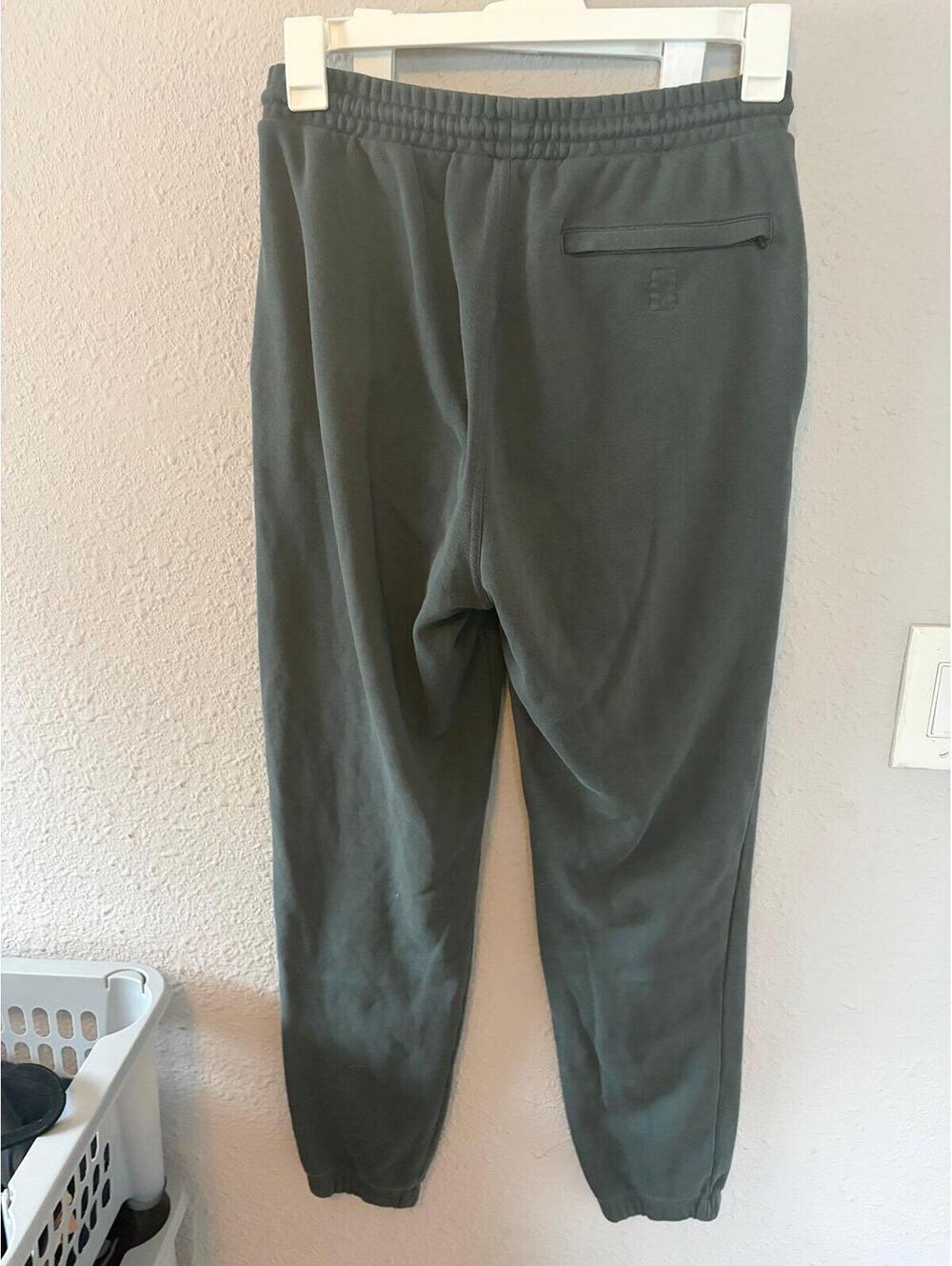Men's Vuori Green Joggers. Size tags removed but best for S/M. Waist measures 14 - Picture 5 of 7